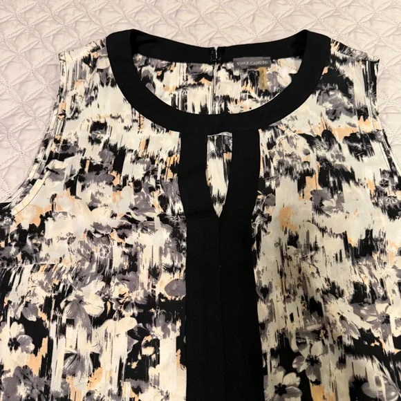 Vince Camuto Black & White Abstract Sleeveless Blouse - Size L - Picture 7 of 10